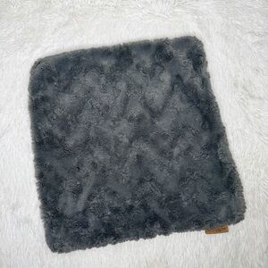 KOOLABURRA BY UGG / gray fuzzy faux fur square throw pillow cover / OS